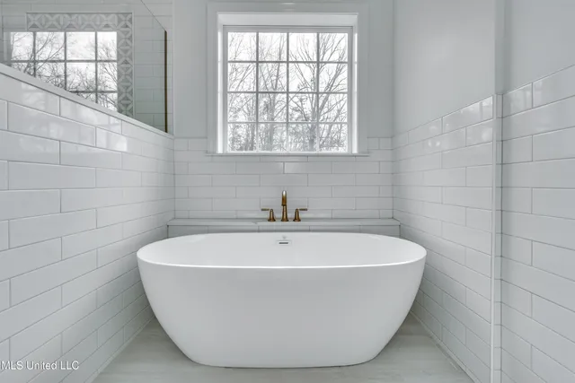 $925,000 | 200 Cripple Creek Road, Canton, MS 39046