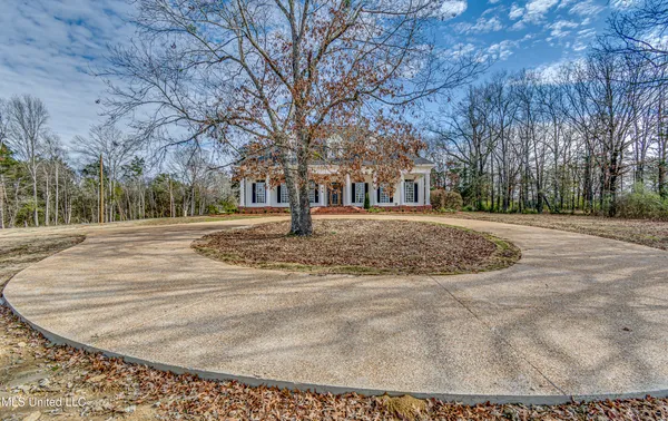 $925,000 | 200 Cripple Creek Road, Canton, MS 39046