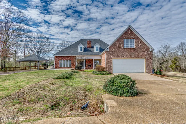 $925,000 | 200 Cripple Creek Road, Canton, MS 39046