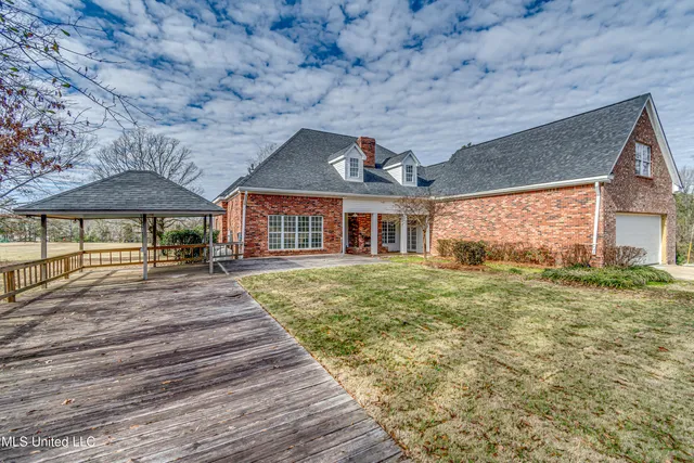 $925,000 | 200 Cripple Creek Road, Canton, MS 39046