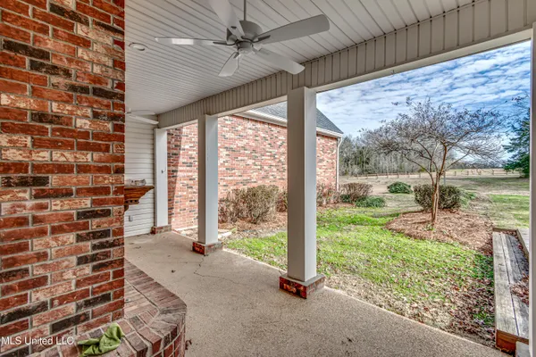 $925,000 | 200 Cripple Creek Road, Canton, MS 39046