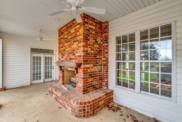 $925,000 | 200 Cripple Creek Road, Canton, MS 39046