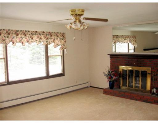 46 Andrea Avenue Waterville, ME 04901 - Photo 12 of 25 Living Room.