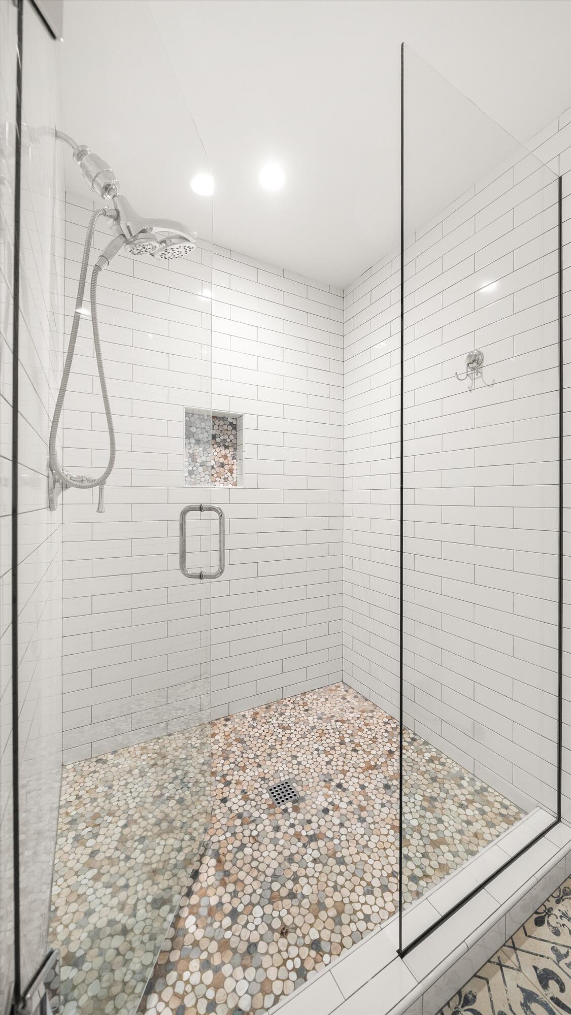 5700 Via Real, Unit 75 Carpinteria, CA 93013 - Photo 5 of 20 a bathroom with a shower