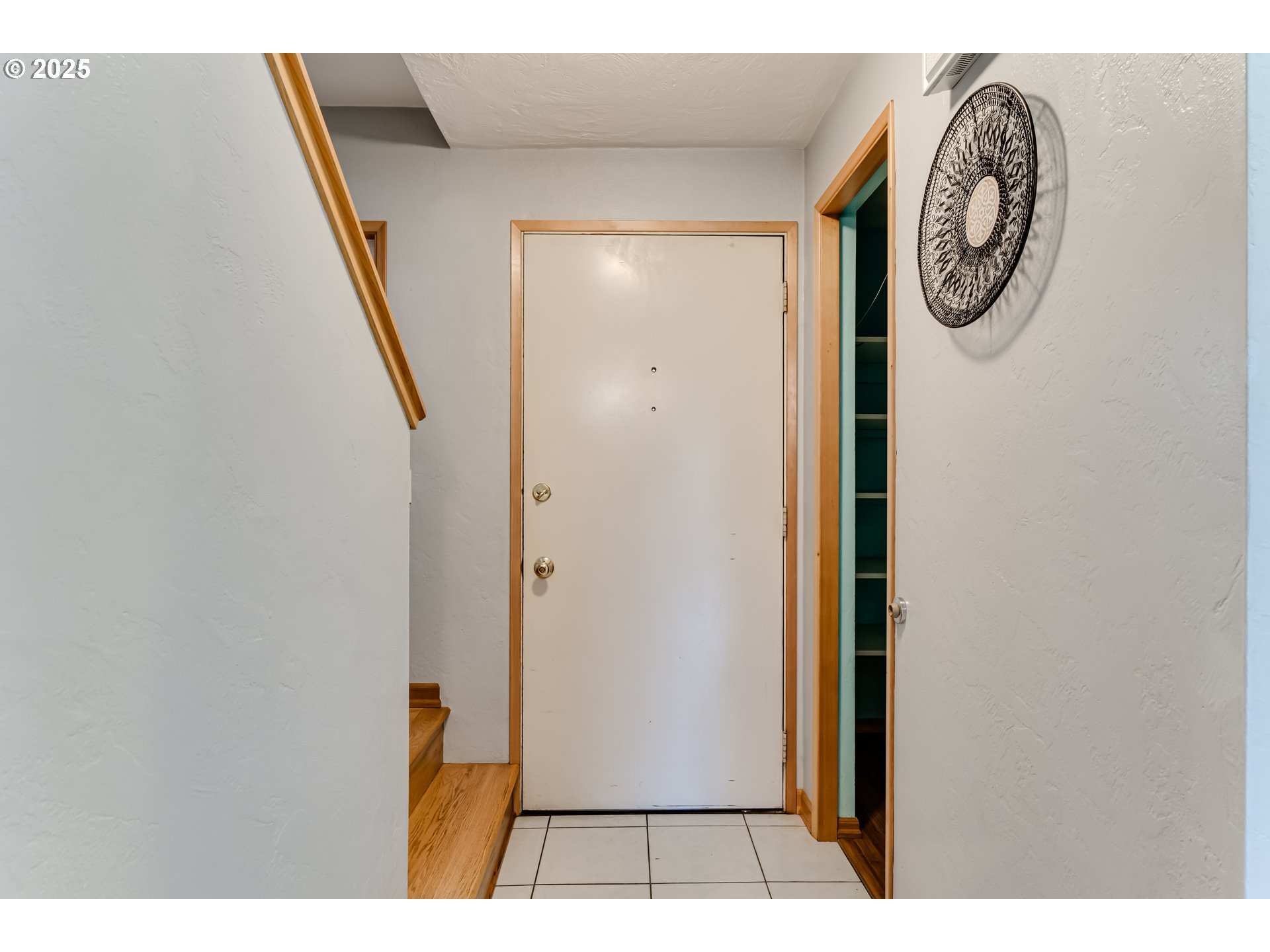 1555 Fetters Loop Eugene, OR 97402 - Photo 3 of 25