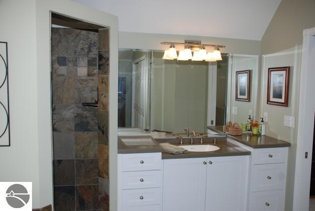 36 Highview Road Traverse City, MI 49696 - Photo 13 of 15 1724460-12.JPG
