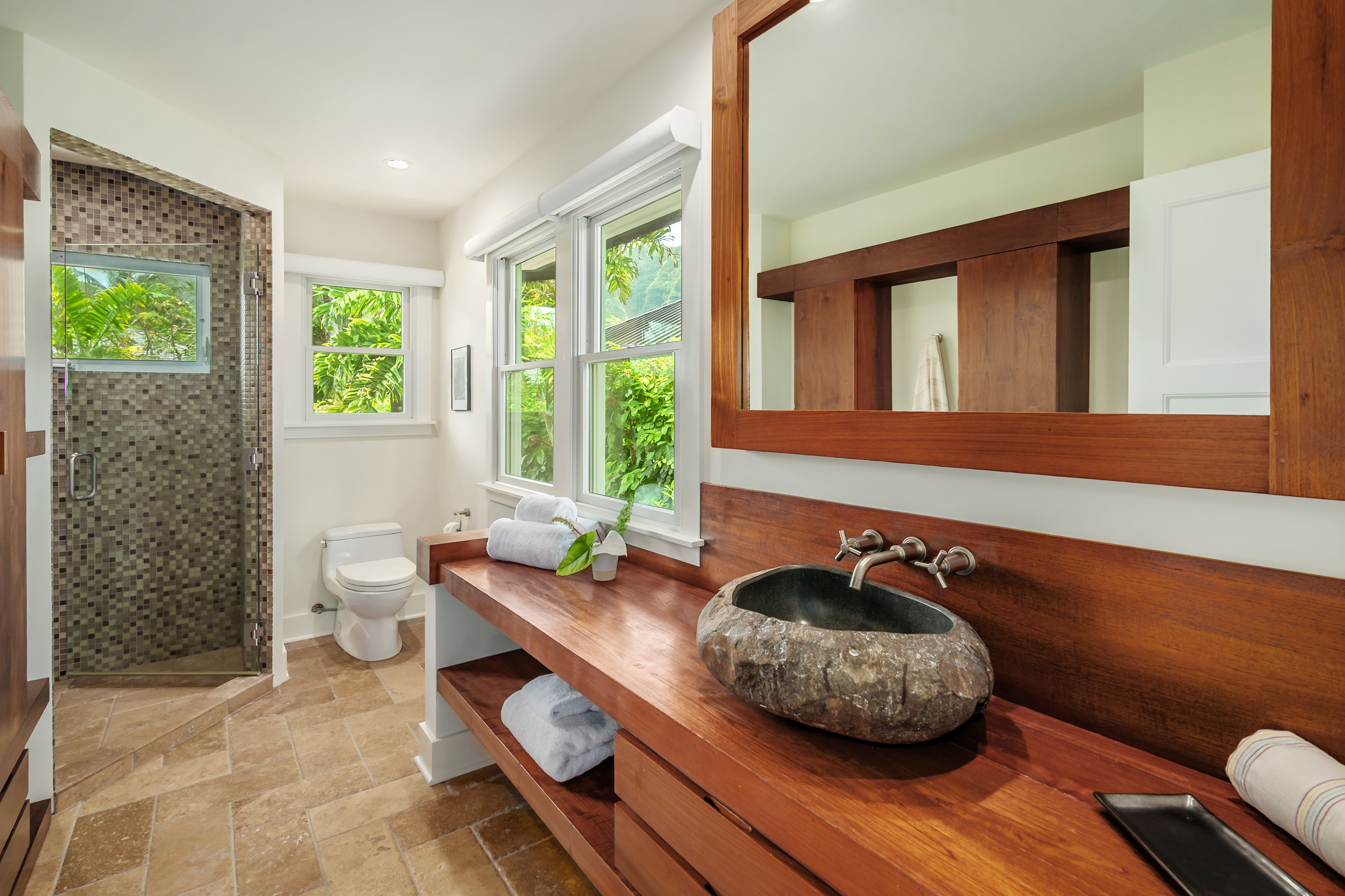 7336 Alealea Road Hanalei, HI 96714 - Photo 14 of 30 a room with a table and chairs