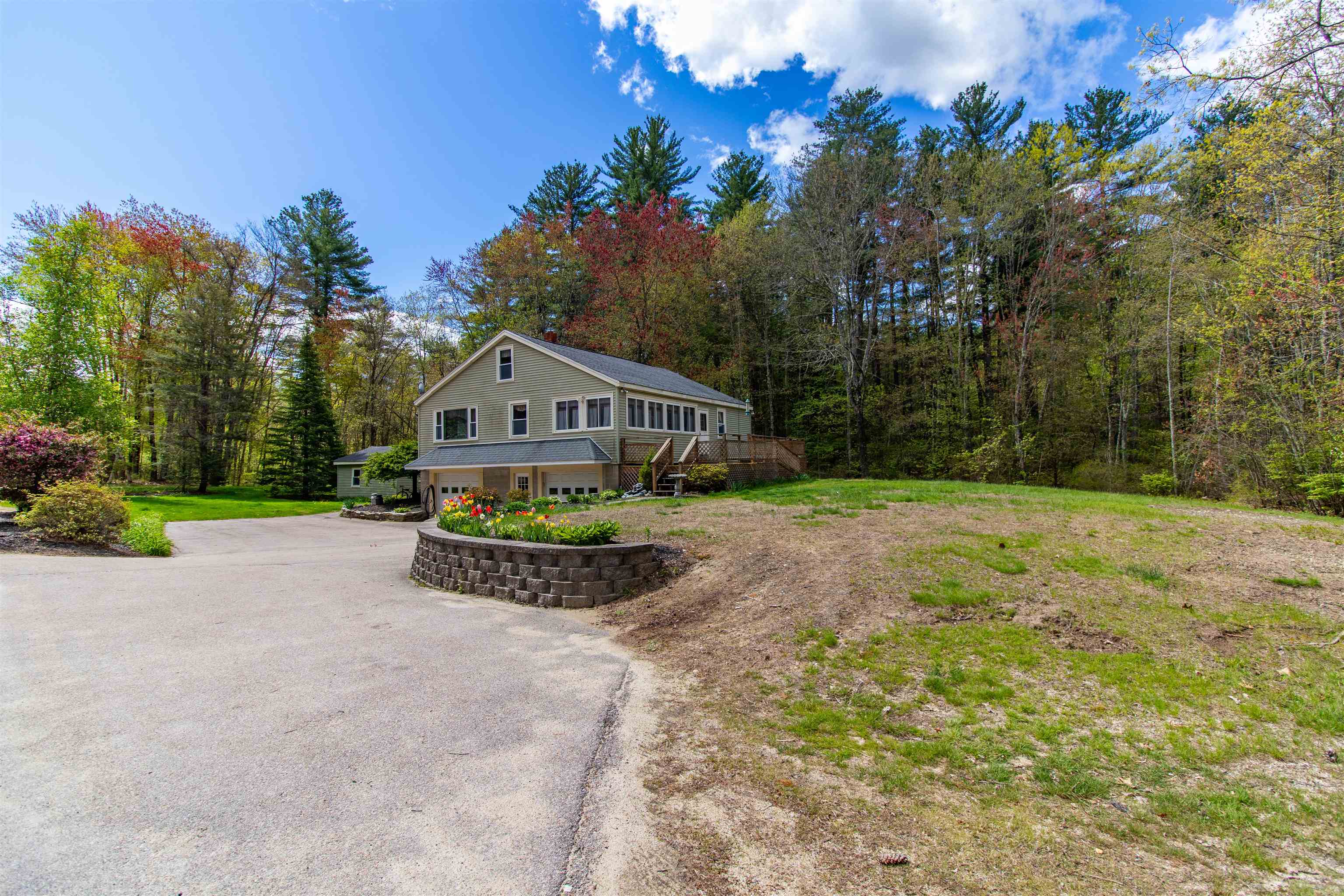 60 Robinson Road Hudson, NH 03051 - Photo 38 of 45 Gallery Image 38