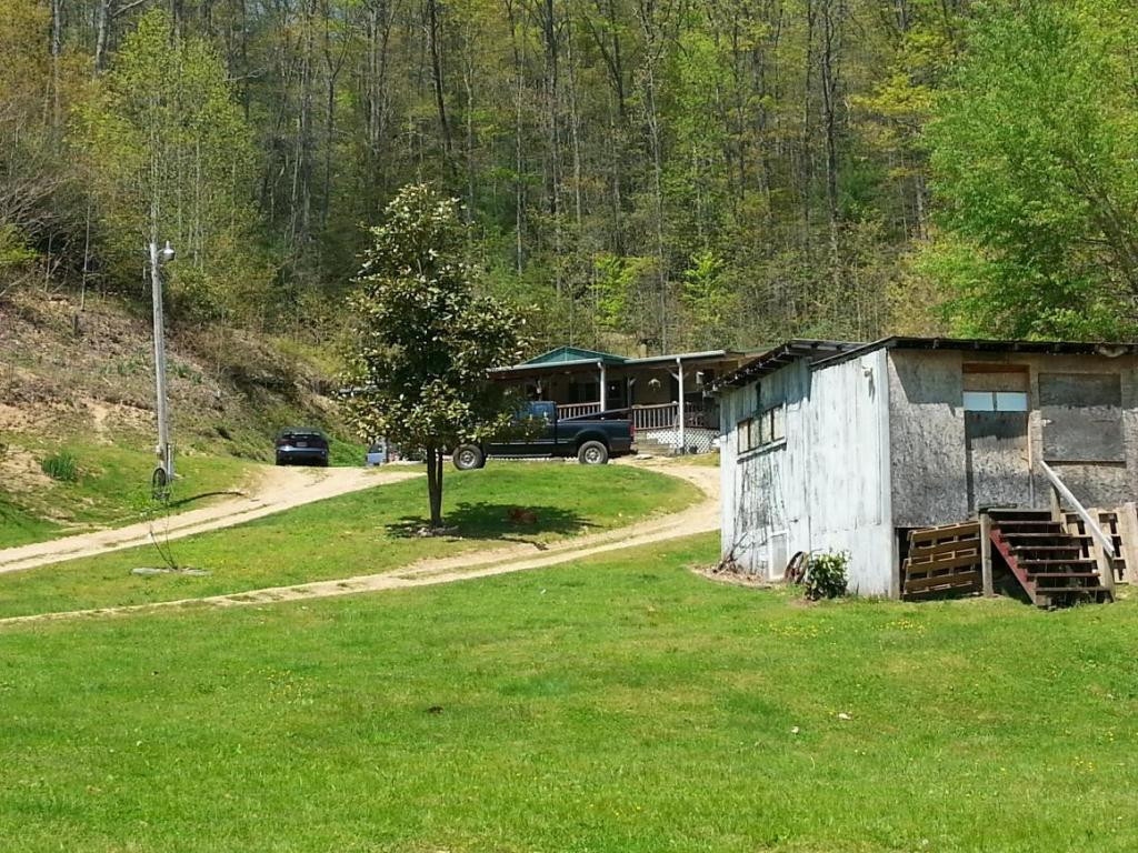 828 Jimmy Hollow Road Butler, TN 37640 - Photo 11 of 24 Photo 11