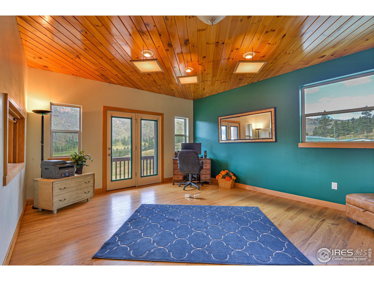 560 Stove Prairie Road Bellvue, CO 80512 - Photo 27 of 40 a bed room with a bed and a television