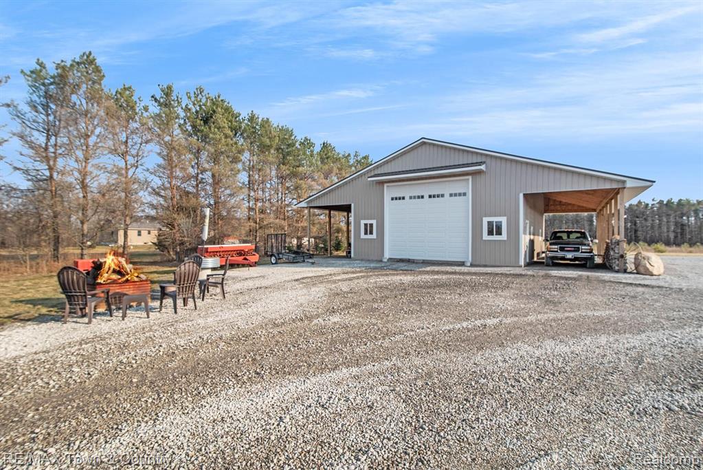 8101 Nichols Road Flushing, MI 48433 - Photo 4 of 41