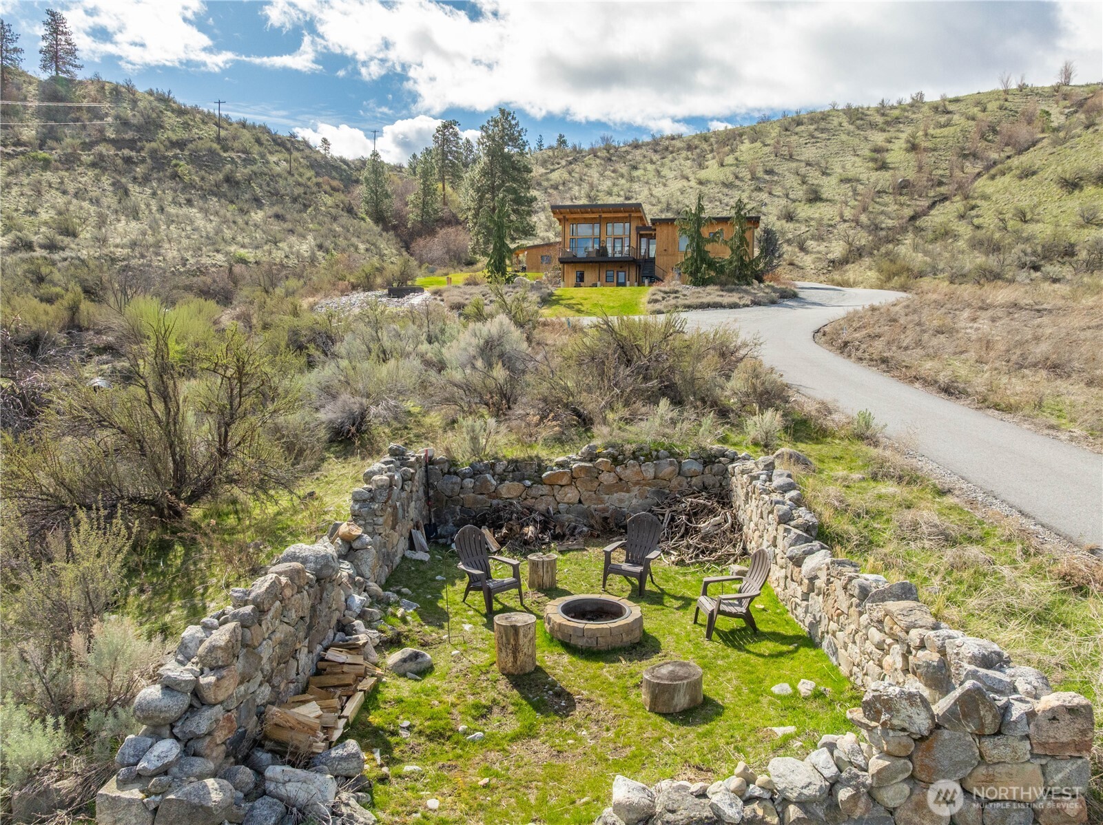 111 Hawks Meadow Road Chelan, WA 98816 - Photo 4 of 40