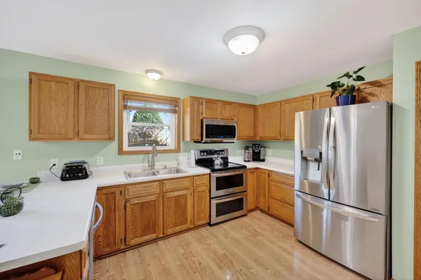 $450,000 | 1117 Glacier Hill Drive, Madison, WI 53704