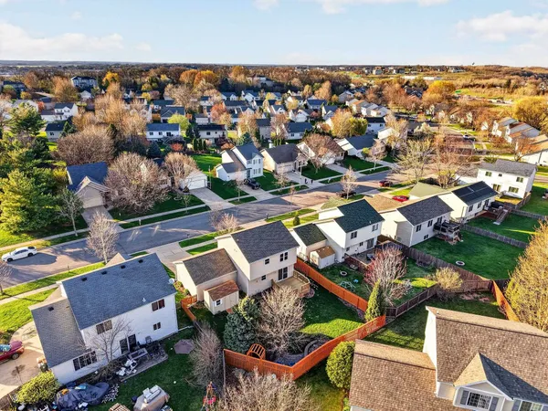 $450,000 | 1117 Glacier Hill Drive, Madison, WI 53704