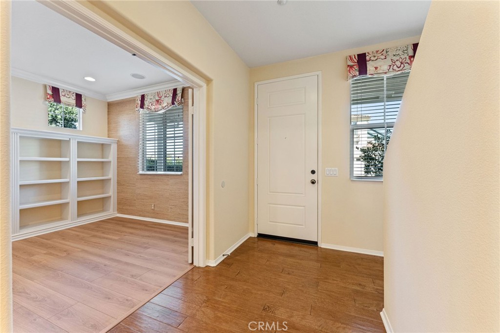 31 Look Out Lane Tustin, CA 92782 - Photo 4 of 29