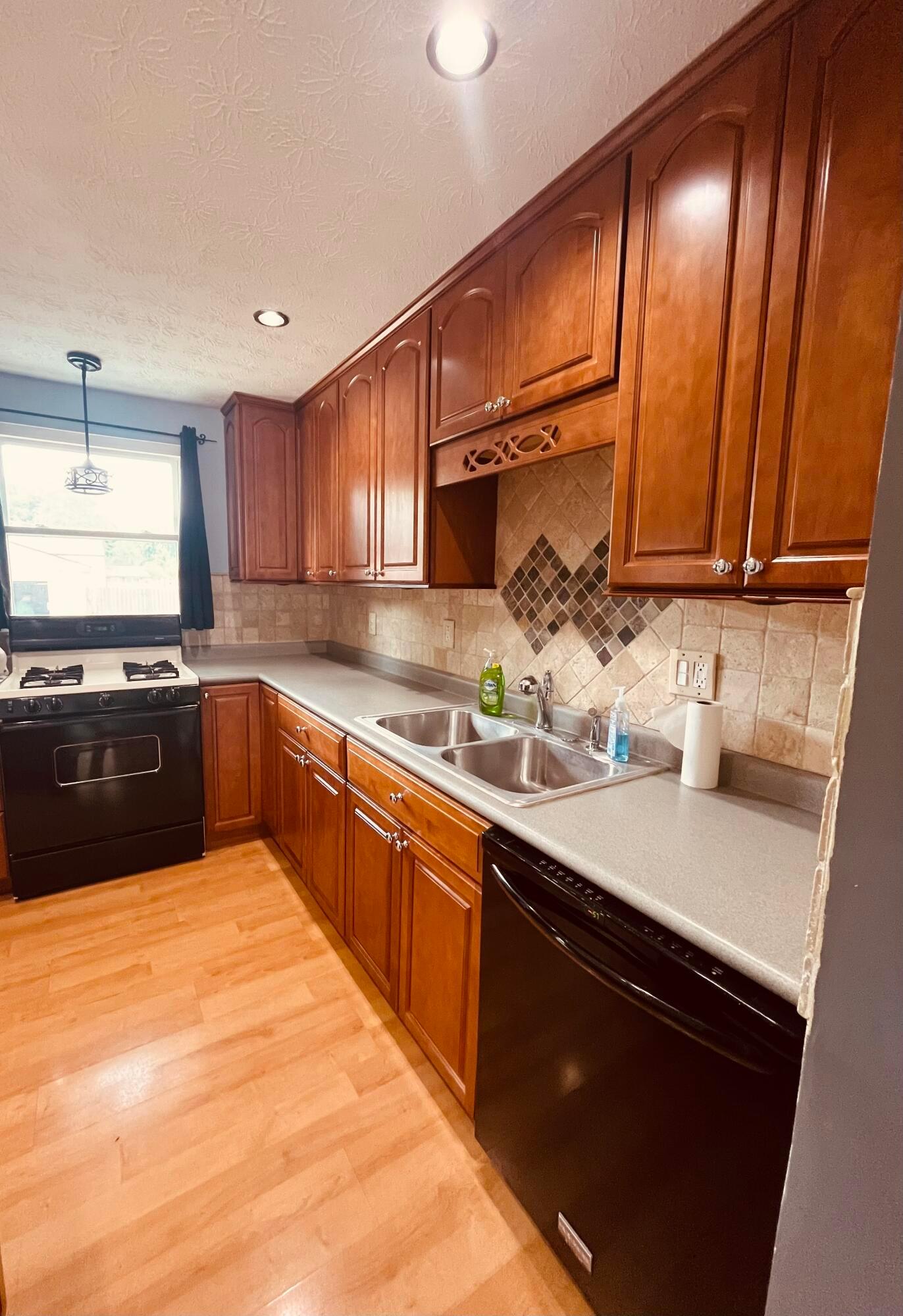 3315 Fontaine Road Columbus, OH 43232 - Photo 10 of 23 FullSizeRender