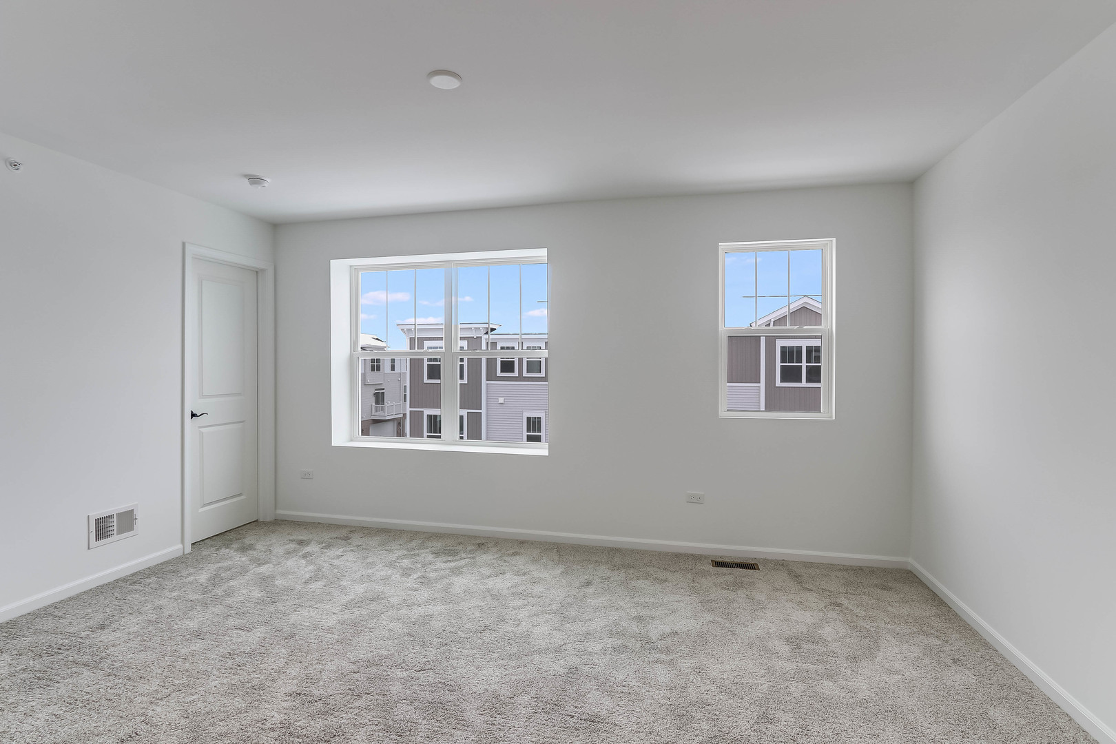 1552 Slade Way Des Plaines, IL 60018 - Photo 21 of 32 a view of an empty room with a window