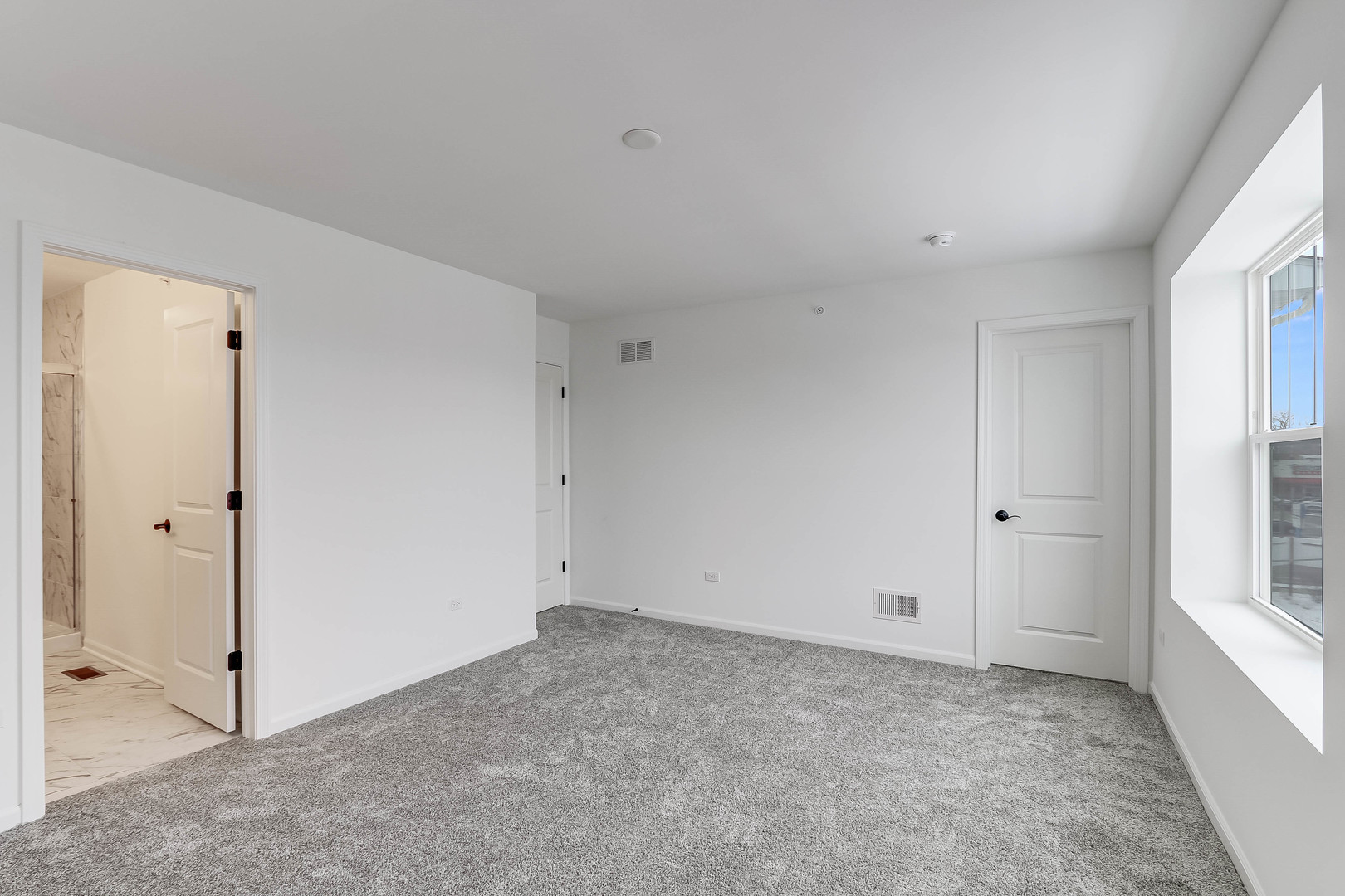 1552 Slade Way Des Plaines, IL 60018 - Photo 22 of 32 a view of an empty room and window