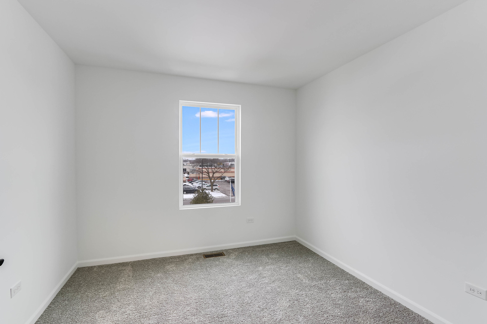 1552 Slade Way Des Plaines, IL 60018 - Photo 24 of 32 an empty room with a window