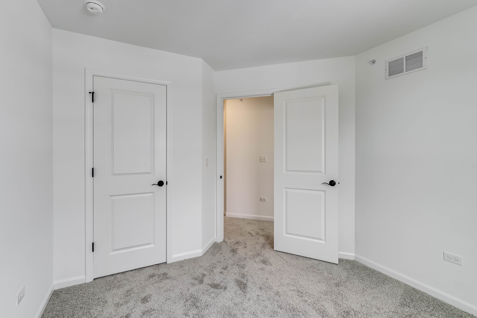1552 Slade Way Des Plaines, IL 60018 - Photo 25 of 32 a view of an empty room