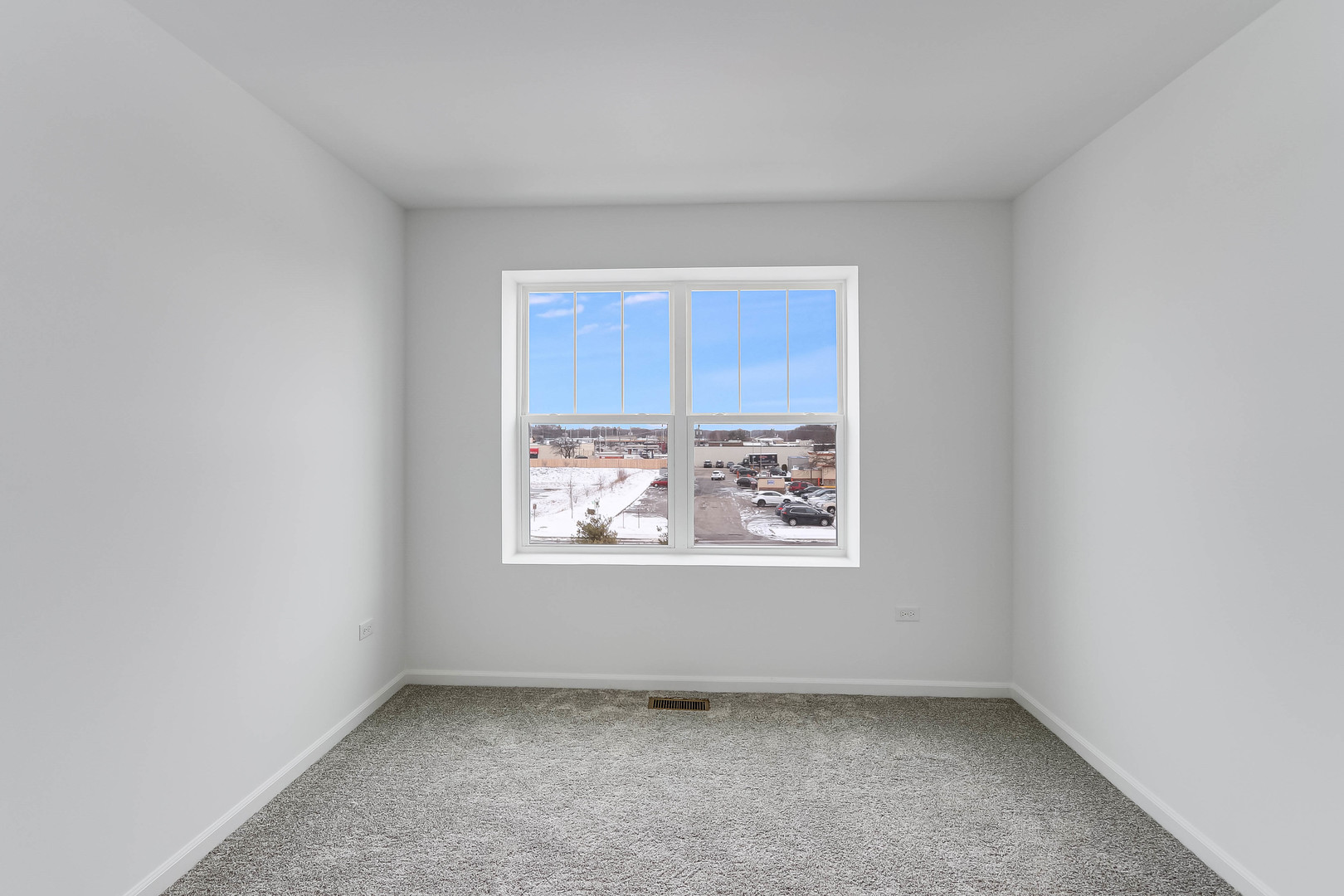 1552 Slade Way Des Plaines, IL 60018 - Photo 28 of 32 an empty room with a window