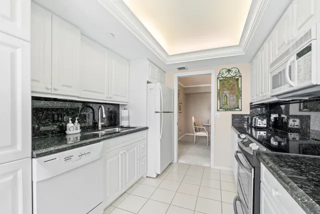 $700,000 | 500 Ocean Drive, Unit W2B, Juno Beach, FL 33408