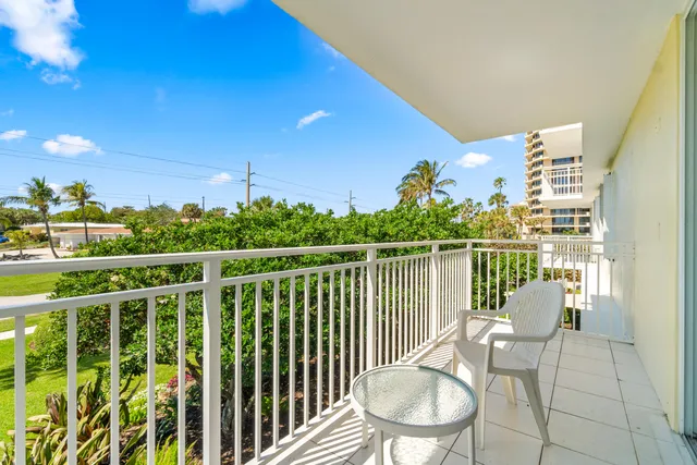 $700,000 | 500 Ocean Drive, Unit W2B, Juno Beach, FL 33408