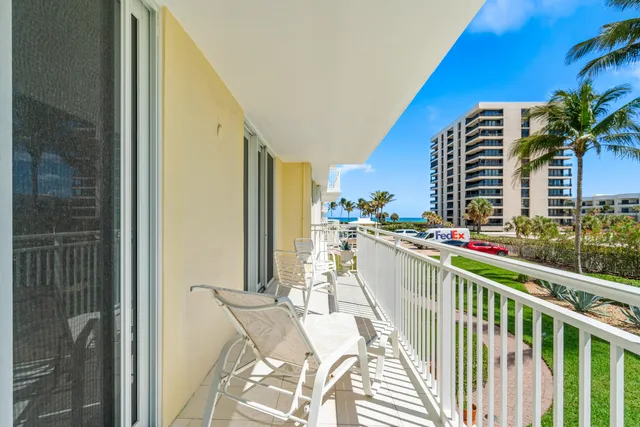$700,000 | 500 Ocean Drive, Unit W2B, Juno Beach, FL 33408