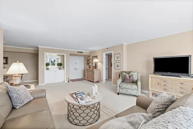 $700,000 | 500 Ocean Drive, Unit W2B, Juno Beach, FL 33408