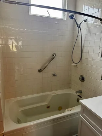 $2,000 | 15 Clara Street, Unit 1, New Bedford, MA 02744