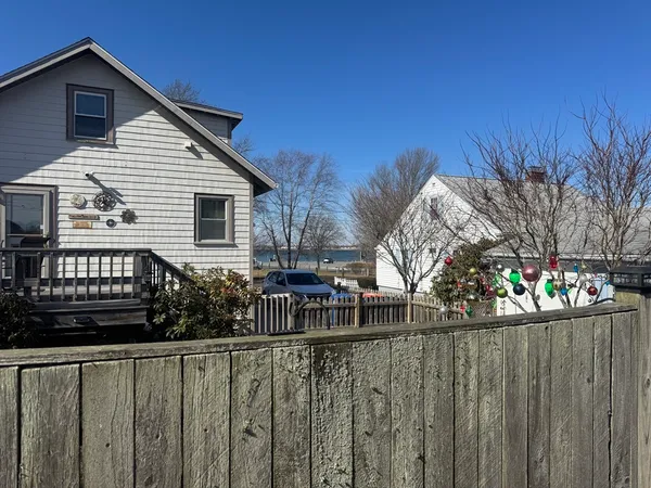 $2,000 | 15 Clara Street, Unit 1, New Bedford, MA 02744