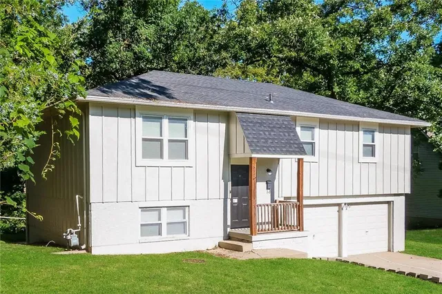 $2,270 | 5120 Goodman Lane, Mission, KS 66202