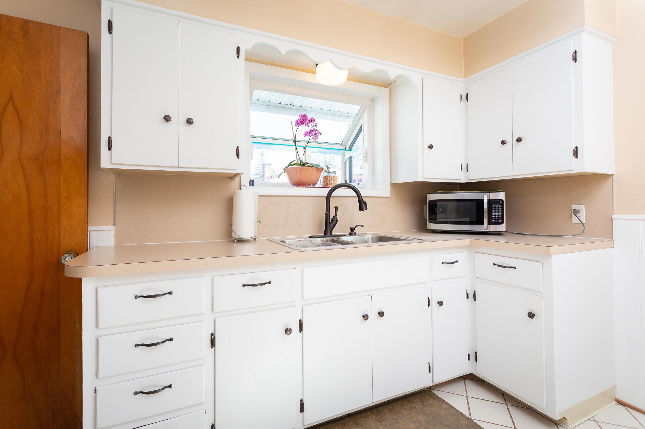 3800 Maize Road Columbus, OH 43224 - Photo 9 of 33 Kitchen