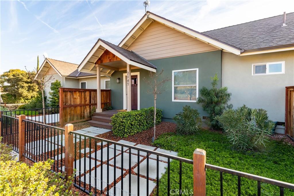 2145 Park Paso Robles, CA 93446 - Photo 22 of 60 2147 Park, Front Yard & Patio