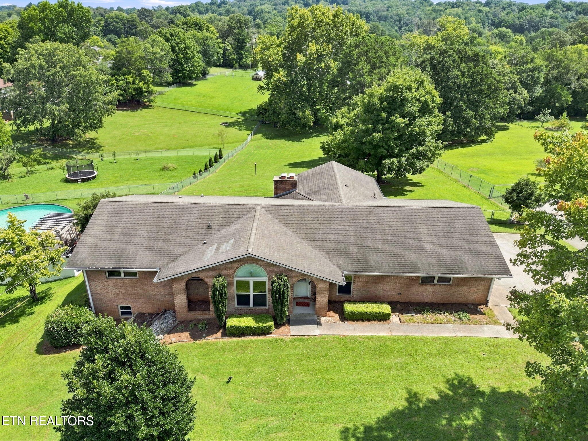 2812 Pleasant View Avenue Maryville, TN 37803 - Photo 2 of 60 Gallery Image 2