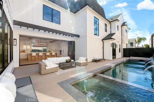 $6,795,000 | 521 12th Street, Huntington Beach, CA 92648