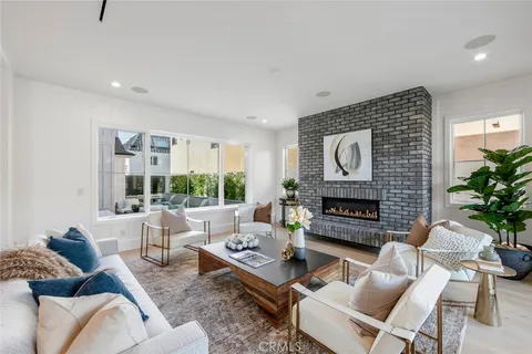 $6,795,000 | 521 12th Street, Huntington Beach, CA 92648