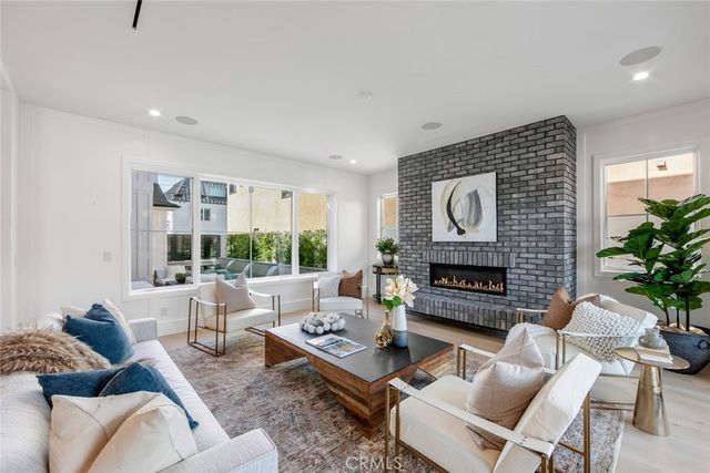 $6,795,000 | 521 12th Street, Huntington Beach, CA 92648