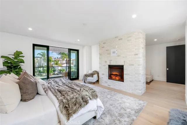 $6,795,000 | 521 12th Street, Huntington Beach, CA 92648