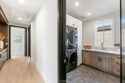 $6,795,000 | 521 12th Street, Huntington Beach, CA 92648