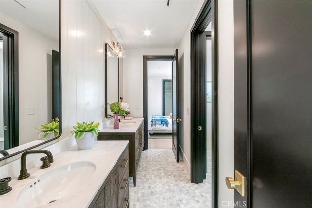 $6,795,000 | 521 12th Street, Huntington Beach, CA 92648