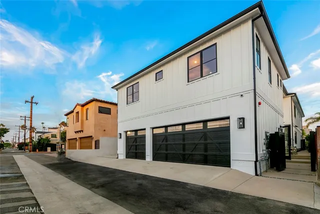 $6,795,000 | 521 12th Street, Huntington Beach, CA 92648