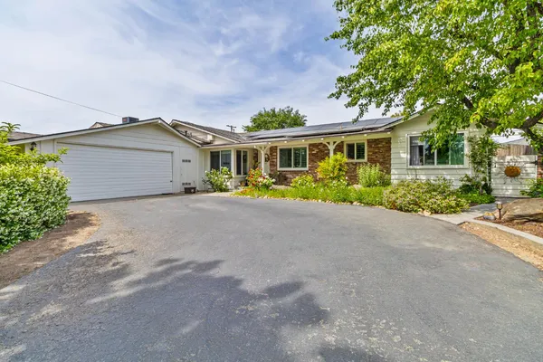 $437,000 | 218 West Fountain Way, Fresno, CA 93705