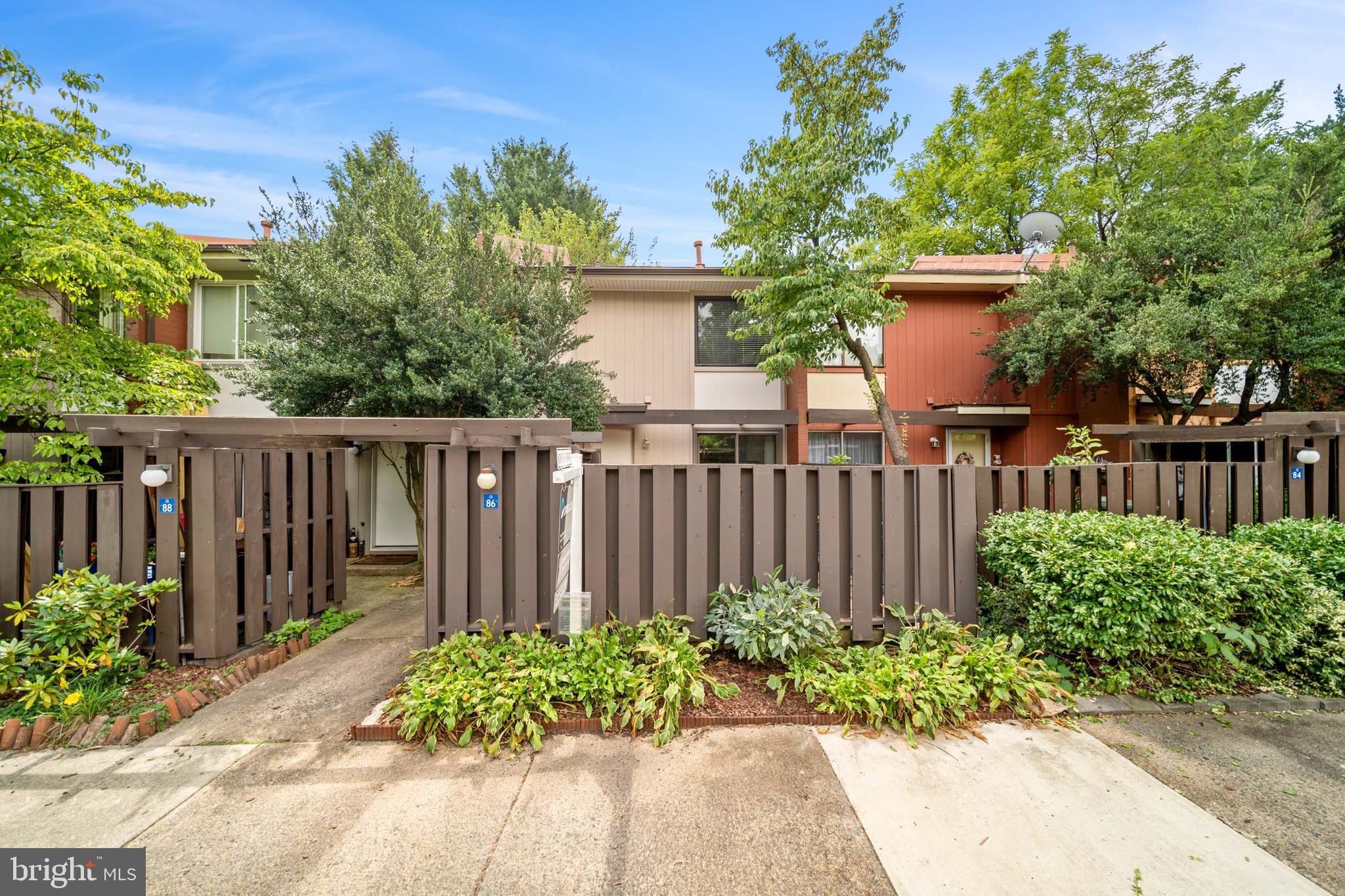 1386 Northgate Square Reston, VA 20190 - Photo 2 of 39 Make this townhouse your next home!