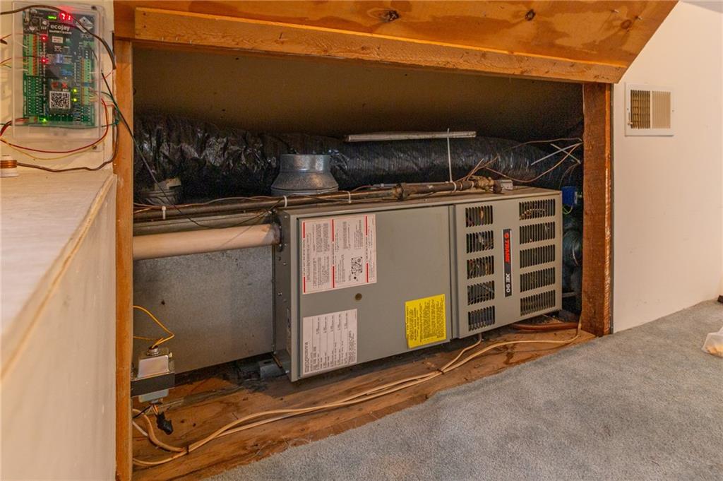 14 John Street Carnegie, PA 15106 - Photo 16 of 41 a view of a garage