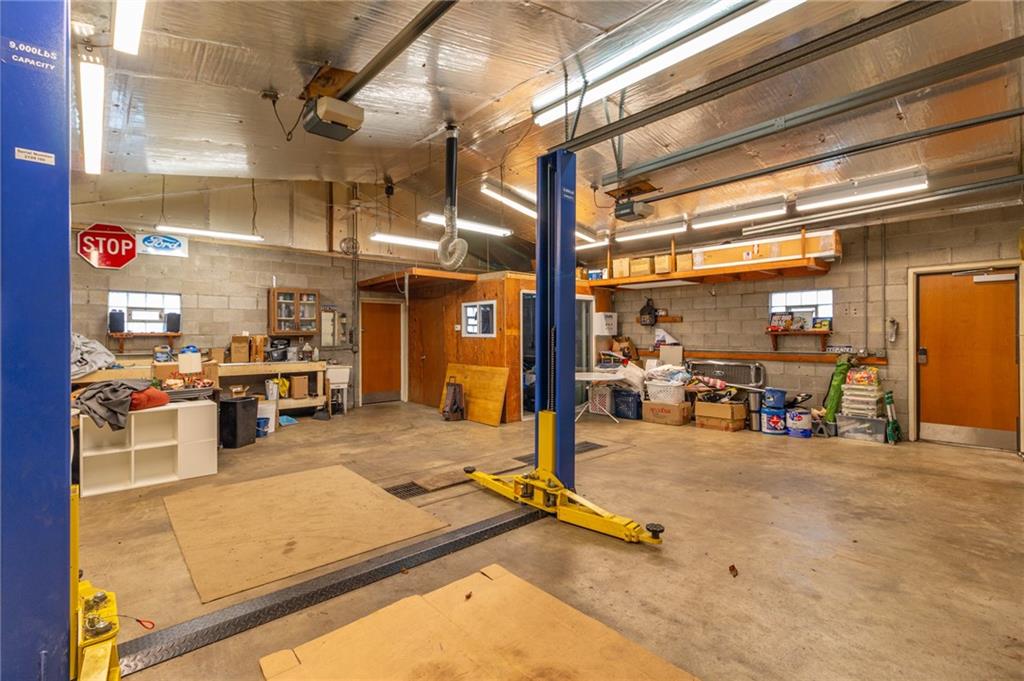 14 John Street Carnegie, PA 15106 - Photo 35 of 41 a view of a gym equipment