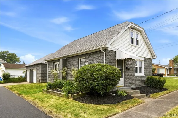 $169,900 | 29 Cowing Street, Lancaster, NY 14043