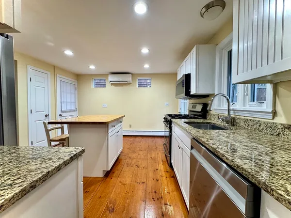 $3,250 | 4 Kent Street, Unit 2, Newburyport, MA 01950