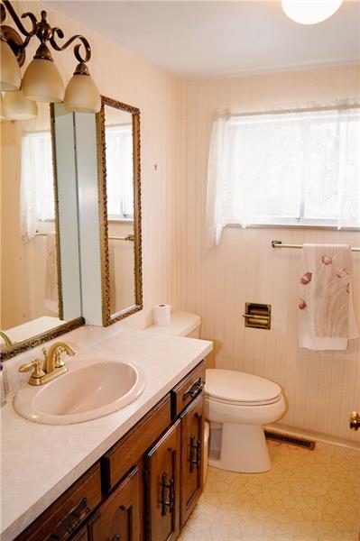 136 Alameda Road Butler, PA 16001 - Photo 12 of 24 Gallery Image 12