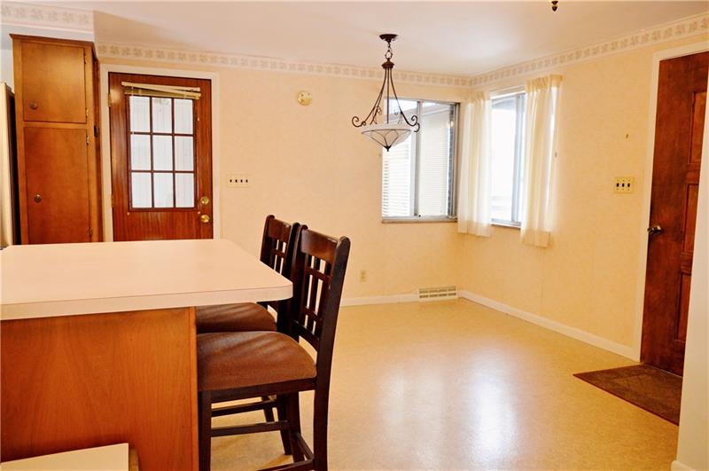 136 Alameda Road Butler, PA 16001 - Photo 3 of 24 Gallery Image 3